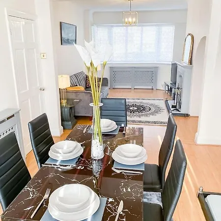 Stunning Modern Cozy 5 Star 3 Bedroom House-free Parking Greater London Metro Stations Hosted By Tony Ferienhaus *