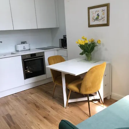 Newly Refurbished 2-bedroom Flat In Notting Hill London