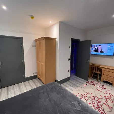 Guest house In Modernised Victorian House *