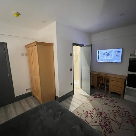 In Modernised Victorian House Guest house Croydon