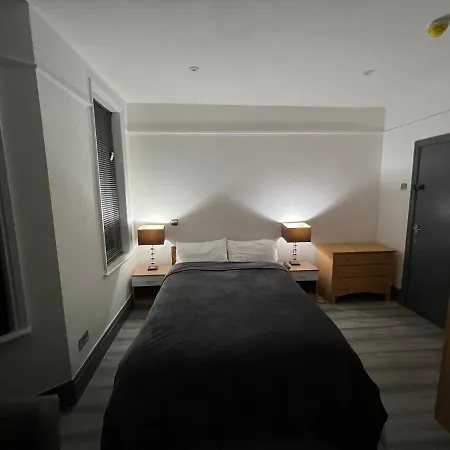 In Modernised Victorian House Guest house *