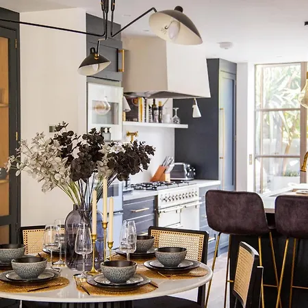 The Luxury Fulham Townhouse بيت للعطل