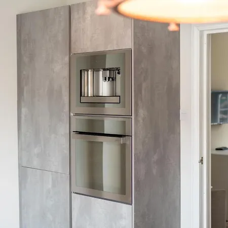 Elegant 3 Bedroom Retreat Minutes From Canary Wharf Holiday home *