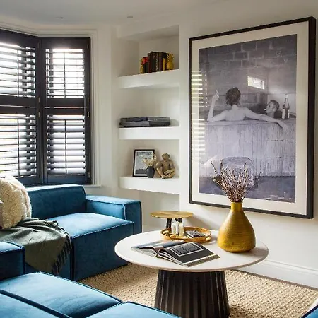 The Luxury Fulham Townhouse بيت للعطل
