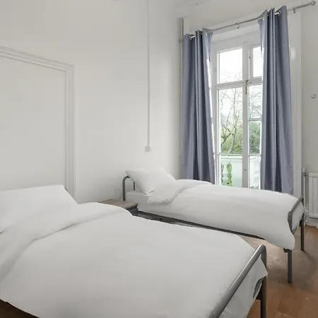 Holland House Hostel