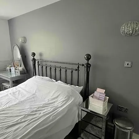 Modern And Stylish 2 Bed Apartment Beckenham