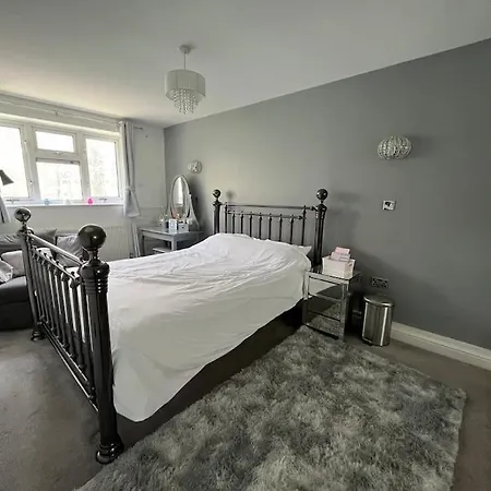 Apartment Modern And Stylish 2 Bed *