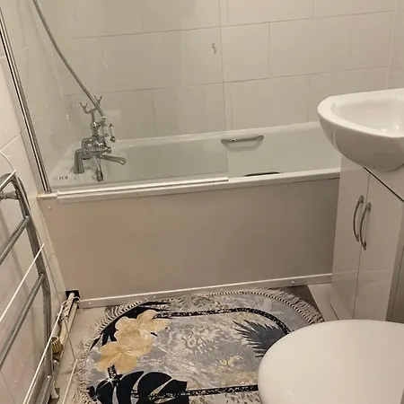 Two Bedroom Flat In Greenwich Near The 02 Apartment *