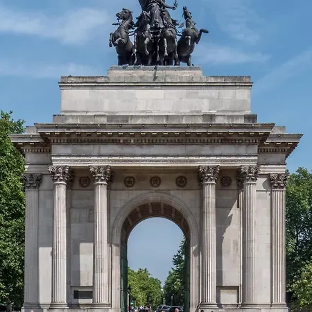 2 Minutes From Hyde Park, Private F Homestay London