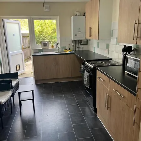 Stunning 3 Bedroom Property- Large *