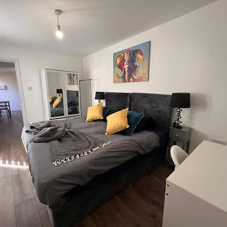 Star London Vivian Avenue 1-bed Hideaway With Garden Hendon