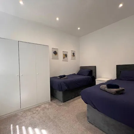Star Finchley Road 3-bed Oasis With Garden Aparthotel