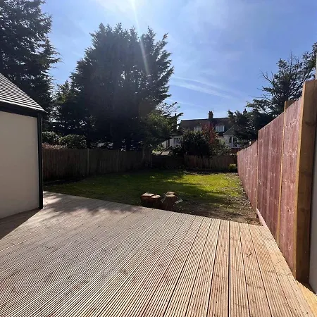 Aparthotel Star Finchley Road 3-bed Oasis With Garden Londra