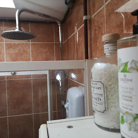 2 Bed Flat, Bounds Green, Piccadilly Line, N11 London