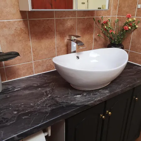 2 Bed Flat, Bounds Green, Piccadilly Line, N11 *