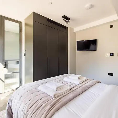The Soho Star Apartment *