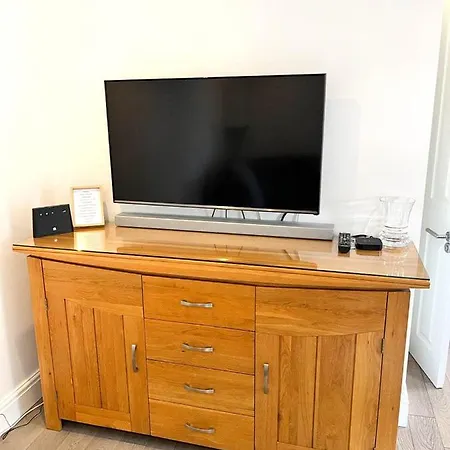 Modern 1 Bedroom Flat Close To Vauxhall Apartment