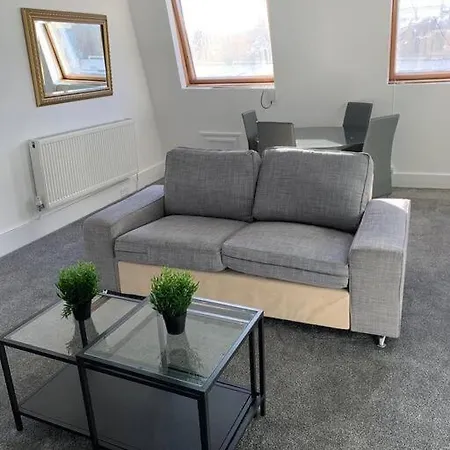 Earls Court - Fourth Floor No Lift Apartment