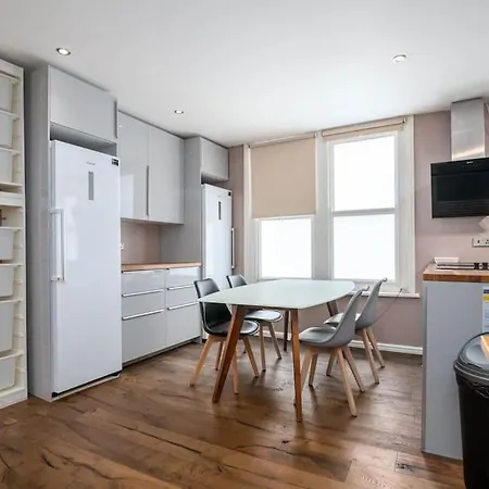 Luxury Located Near Marble Arch & Baker Street Apartment London