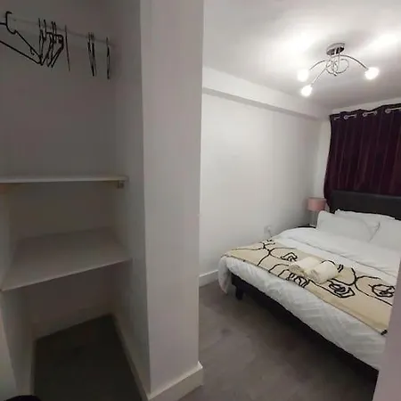 Away Barking Barking (Greater London)