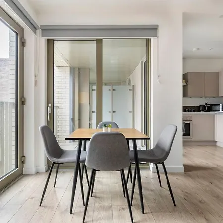 Homestay Luxury Double Bedroom In Gallions Reach