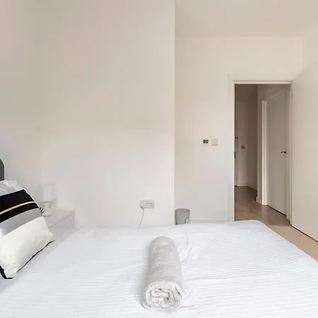 Homestay Luxury Double Bedroom In Gallions Reach *