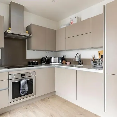 Luxury Double Bedroom In Gallions Reach Homestay Beckton