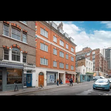The Mayfair Large Snug