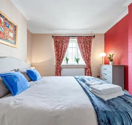 The Mayfair Large Snug London