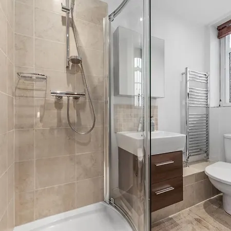 The Mayfair Large Snug Apartment *