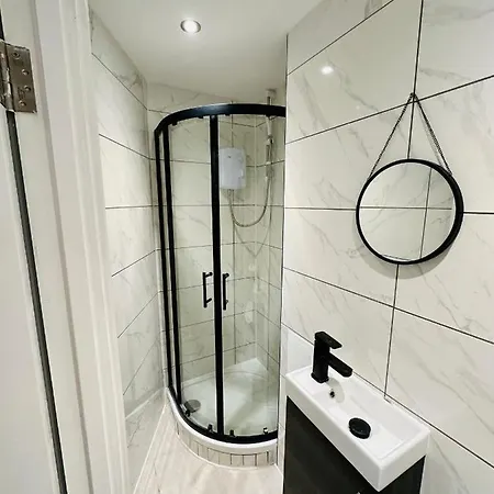 Guest house Comfy London