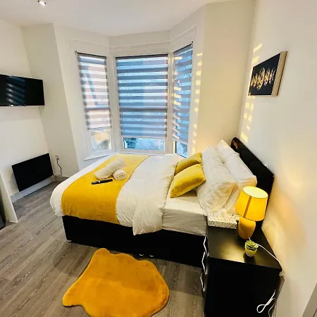 Guest house Comfy London
