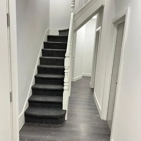 Guest house Comfy London