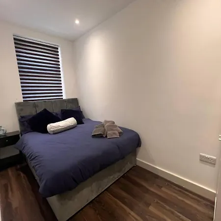Star Finchley Road 3-bed Escape With Garden Apartment London