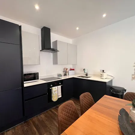 Star Finchley Road 3-bed Escape With Garden