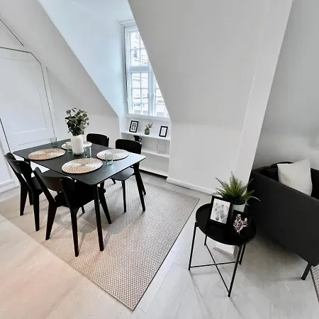 New Oxford Circus 2 Bedr, 3 Beds Location Apartment