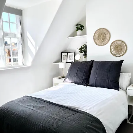 New Oxford Circus 2 Bedr, 3 Beds Location London