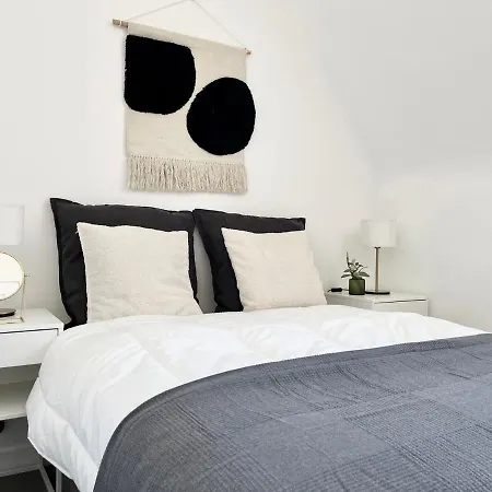 New Oxford Circus 2 Bedr, 3 Beds Location London