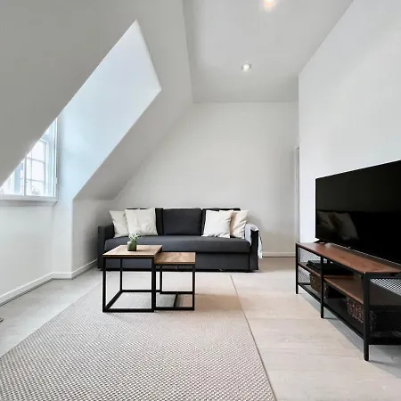 New Oxford Circus 2 Bedr, 3 Beds Location * London