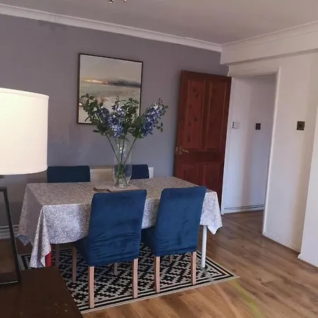 2 Bed Flat, Bounds Green, Piccadilly Line, N11 Apartment