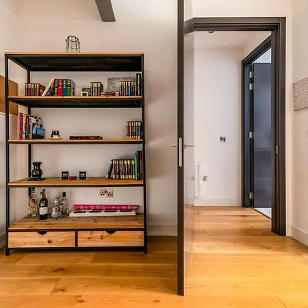 Apartment Trendy Elephant And Castle London