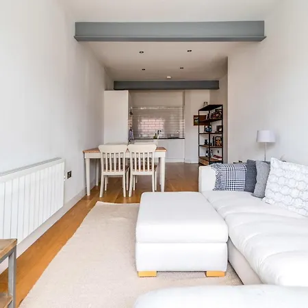 Apartment Trendy Elephant And Castle London
