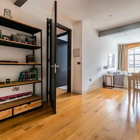 Trendy Elephant And Castle Apartment