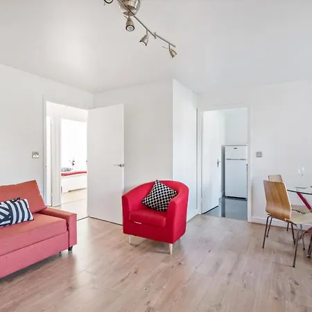 2 Bed Flat, Dedicated Workspace, Parking, 4ktv London