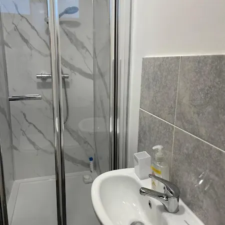 Apartment Lovely Studio Flat Barking (Greater London)