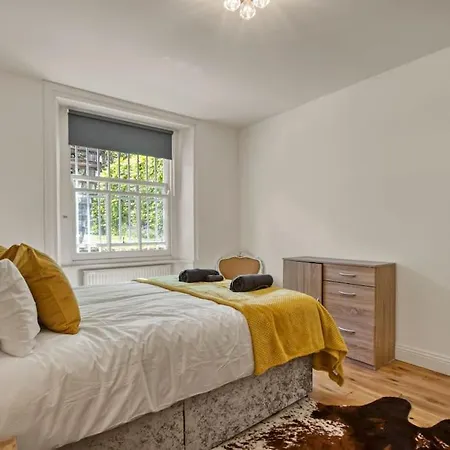 Spacious 3 Bed Apt- Earls Court Appartamento Londra
