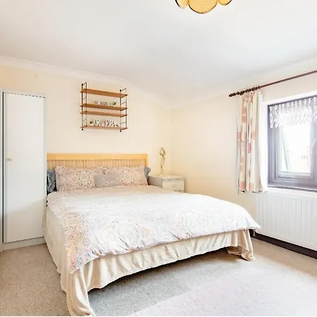 Affittacamere Spacious 2 Mins From Station Londra