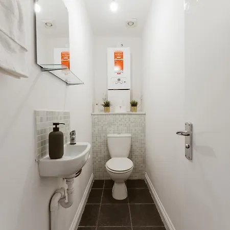 Mile End 57a Hostel *