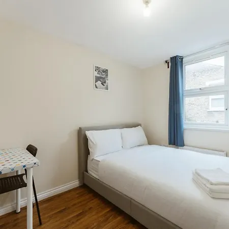 Mile End 57a Hostel *