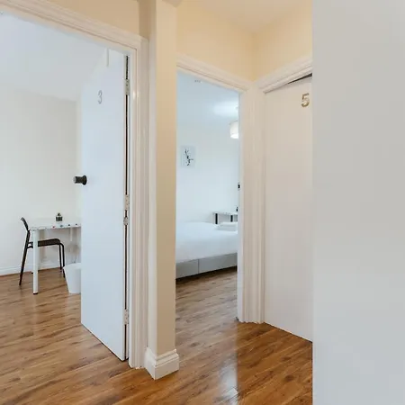 Mile End 57a Hostel